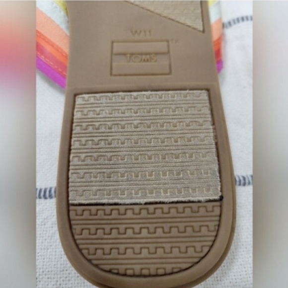 Tom's The Original 1 for 1 Company Women's Viv Striped Flats Slides Slipon Sanda - Picture 6 of 9